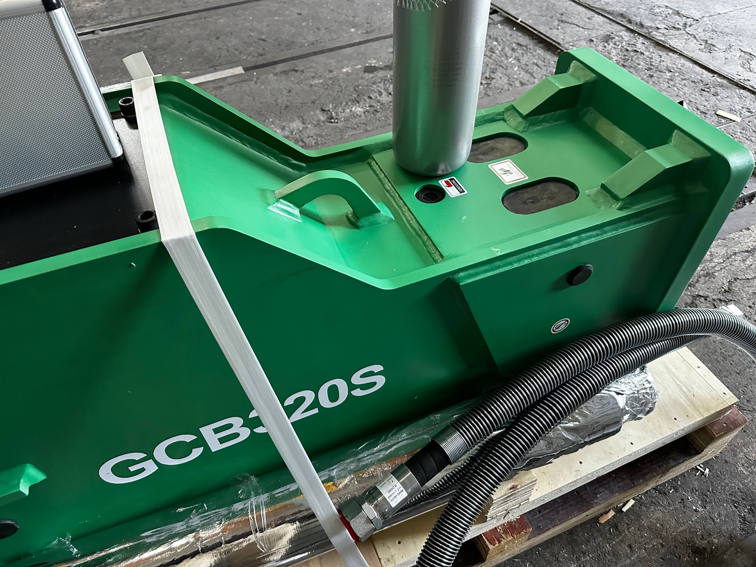 Гидромолот GCB320S — крупный план