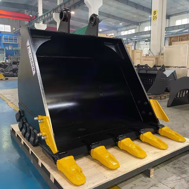 Ковш с жёлтыми коронками на поддоне