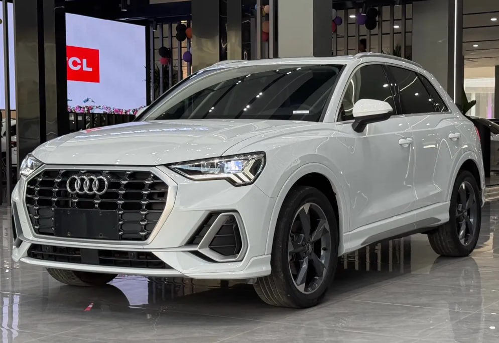 Audi Q3 35 TFSI S-line — белый кроссовер
