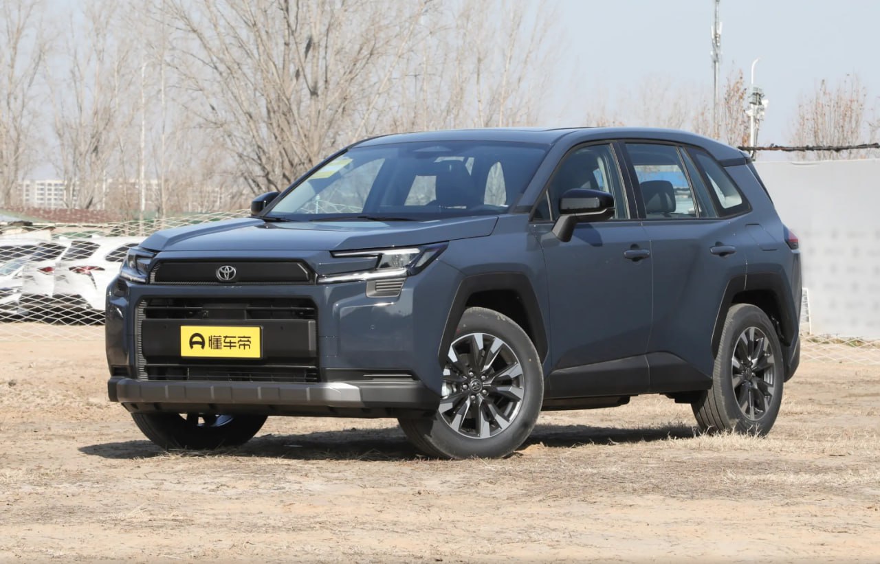 Перед синий